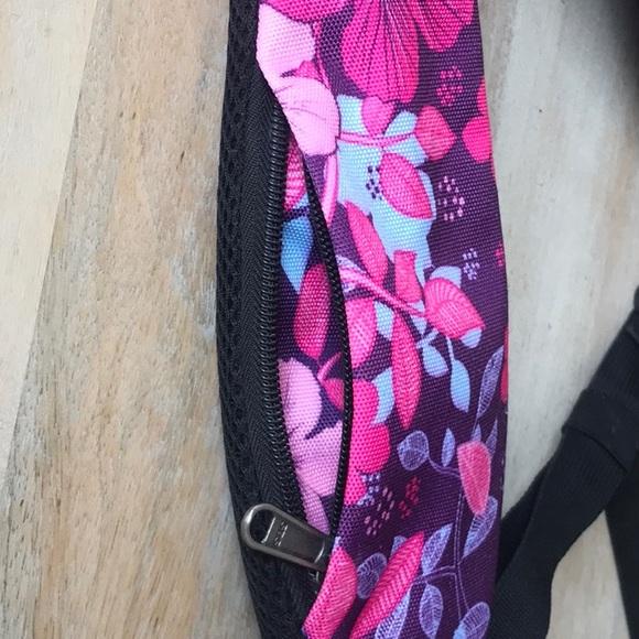 Floral Waterfly sling bag - Picture 13 of 13